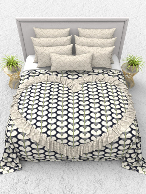 The White Moss Valentine Heart Winter comforter with 2 pillow covers